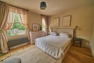 Superb 3-bedroom Victorian Townhome in Ashbourne - 6