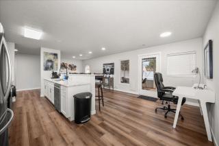 Updated Rancher near shopping & restaurants - 2