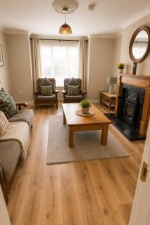 Bright & Spacious 3-Bed in Oranmore 15 mins from Galway City - 0