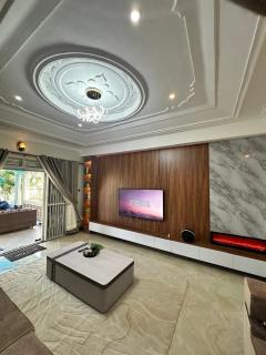 Ashland Gardens and Apartment - 1