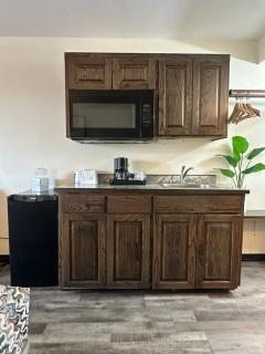 Cactus Inn and Suites - 1