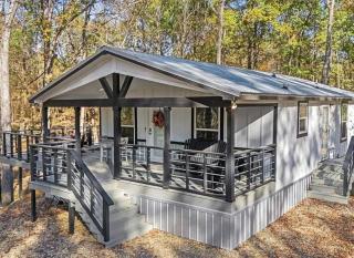 Hochatown Duo Cabins Two Private Homes on One Lot Sleeps 12 Hot Tub Pet-Friendly Near Beavers Bend State Park Broken Bow Lake - 0