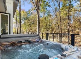 Hochatown Duo Cabins Two Private Homes on One Lot Sleeps 12 Hot Tub Pet-Friendly Near Beavers Bend State Park Broken Bow Lake - 9