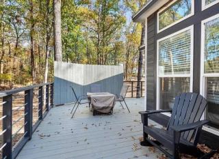 Hochatown Duo Cabins Two Private Homes on One Lot Sleeps 12 Hot Tub Pet-Friendly Near Beavers Bend State Park Broken Bow Lake - 6