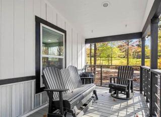 Hochatown Duo Cabins Two Private Homes on One Lot Sleeps 12 Hot Tub Pet-Friendly Near Beavers Bend State Park Broken Bow Lake - 2