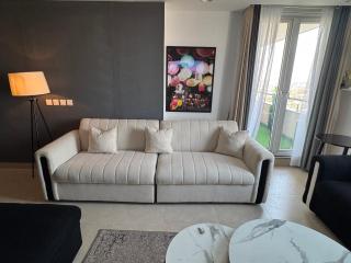 Presidential 2 Bedroom Apartment With Balcony & City Views in Gold Crest Residency - 6