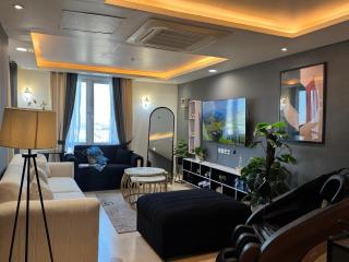 Presidential 2 Bedroom Apartment With Balcony & City Views in Gold Crest Residency - 2