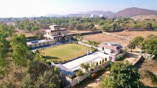 Luxury 4BR Villa w Pool, Garden, CampFire - 9