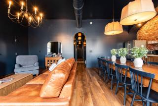 Hollyhock Suite 301 - 5