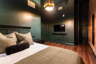 Hollyhock Suite 302 - 8