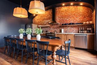 Hollyhock Suite 301 - 2