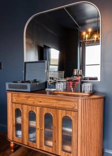 Hollyhock Suite 301 - 1