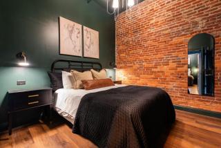 Hollyhock Suite 302 - 1