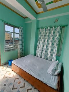 The Green Plaza Lodge - 8