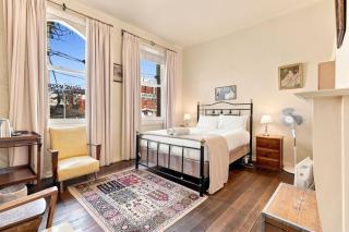 Edinburgh Queen Room - 2
