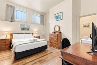 Edinburgh Family Room and Ensuite - 8