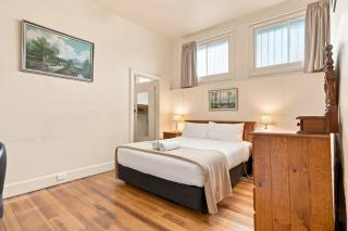 Edinburgh Family Room and Ensuite - 4