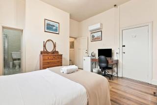 Edinburgh Family Room and Ensuite - 2