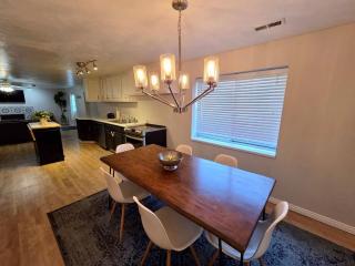 2BR Retreat 15 Min to Downtown, 20 Min to Ski - 5