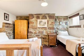 Edinburgh Historic Twin Room - 7
