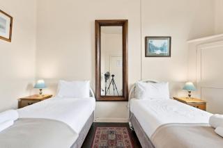 Edinburgh Family Room - 7