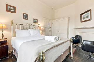 Edinburgh Family Room - 4