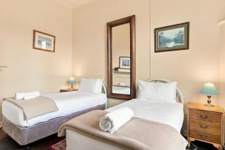 Edinburgh Family Room - 2