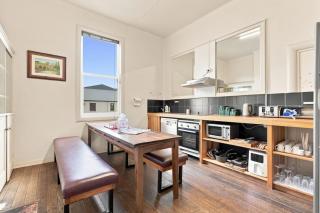 Edinburgh Queen and Single Room - 7