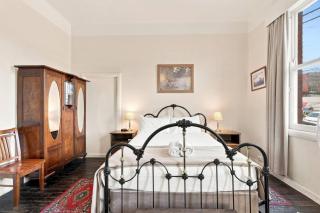 Edinburgh Queen and Single Room - 7