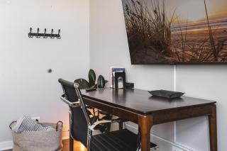 Penthouse with Private Rooftop and Skyline Views - Sleeps 6 - 7