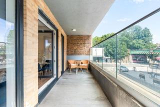Coulsdon Executive Penthouse 2 Bed with Balcony - 6