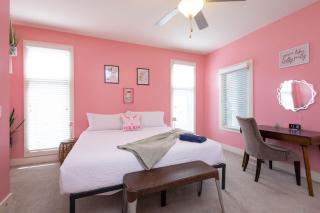 Lipstick & Boots - Luxury 3-Level Condo with Private Garage near Music Row - 7