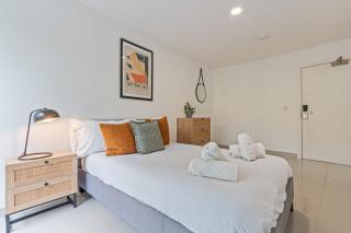 Clarendon Escape - 3 Beds - 3 Bath - Sleeps 6 - 8