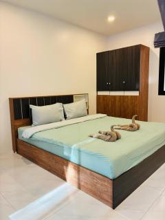 Hillside Haven-Luxury Room - 8