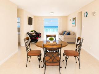 Maxwell Beach House 1- Beachfront & Resort Access - 6
