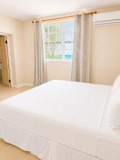 Maxwell Beach House 1- Beachfront & Resort Access - 4
