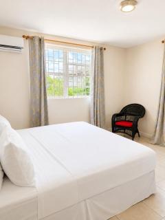 Maxwell Beach House 1- Beachfront & Resort Access - 2