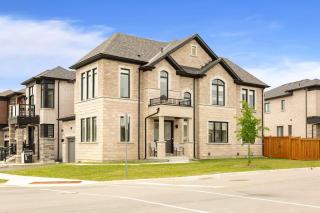 Luxury - Sleeps 10 - Smart Home - PS5 - 85 OLED - 0
