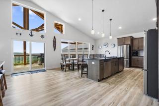 Lakeview Fun! Pool Table, Resort & Private Hot Tub - 1