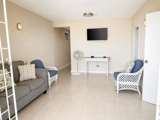 Maxwell Beach House 2- Beachfront & Resort Access - 7