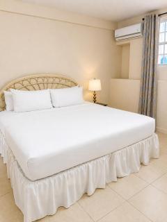 Maxwell Beach Escape 3- Beachfront & Resort Access - 4