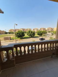 Royal Green Haven 3BR Apartment near Airport Obour - 3