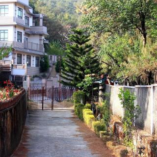 Hill Top Chateau Guest House - 5