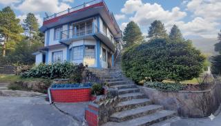 Hill Top Chateau Guest House - 2