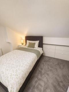 #187 Modern Retreat Near Warrington Centre - for 5 - 9