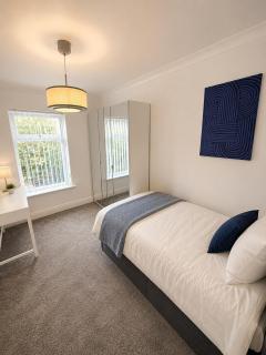 #187 Modern Retreat Near Warrington Centre - for 5 - 2