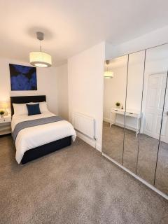 #187 Modern Retreat Near Warrington Centre - for 5 - 1