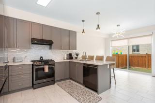 Luxury - Sleeps 10 - Smart Home - PS5 - 85 OLED - 7