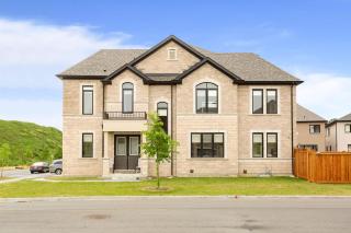 Luxury - Sleeps 10 - Smart Home - PS5 - 85 OLED - 1