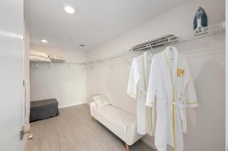 Ionica Urban Getaway: Luxurious Pool and Parking - 5